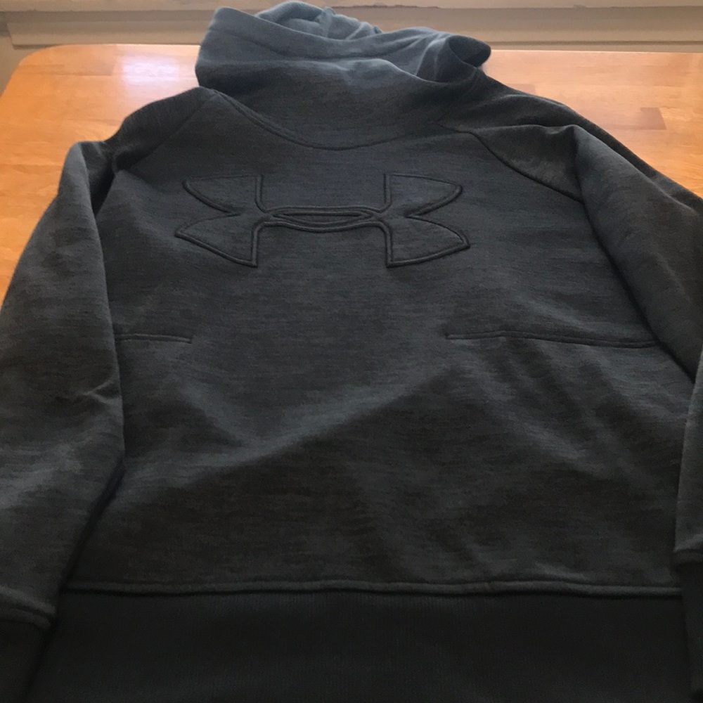 Under Amour Pull Over Hoddie